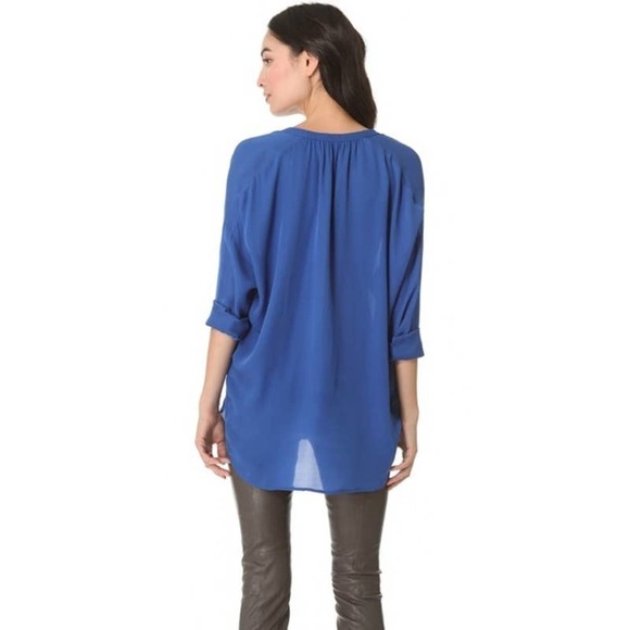 Vince Silk Half Placket V-Neck Popover Long Sleeve Blouse Cobalt Blue Size Small - Picture 2 of 7
